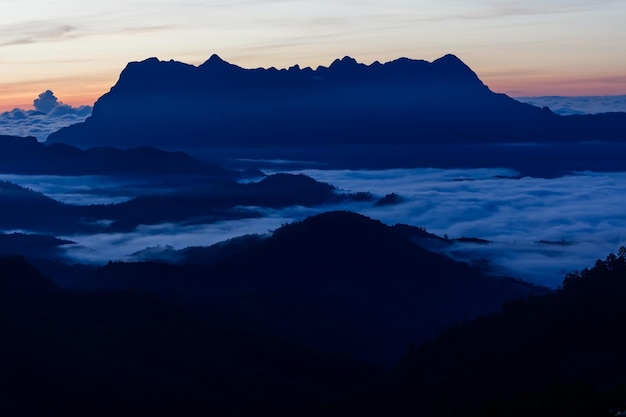 Beau paysage le matin à Doi Luang Chiang Dao Chiang Mai Thaïlande