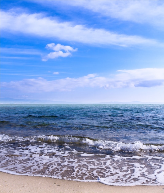 Beau paysage de la mer bleue