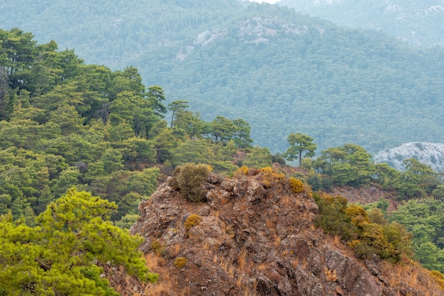 Beau paysage de montagne de la côte méditerranéenne de la Turquie