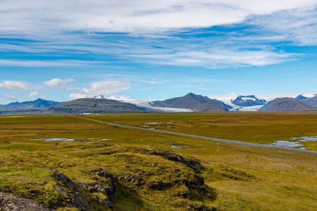 Beau paysage de montagne et de glacier en Islande