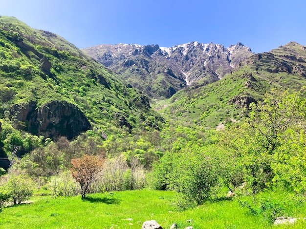 Beau paysage naturel et montagne ciel bleu Arménie Vayots Dzor province