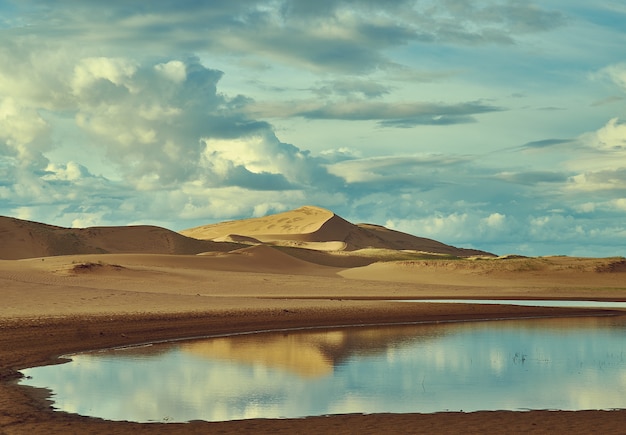 Photo beau paysage naturel avec des nuages spectaculaires