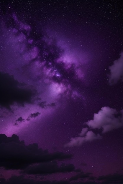 Beau paysage nocturne avec nuages violets et espace au lieu du ciel