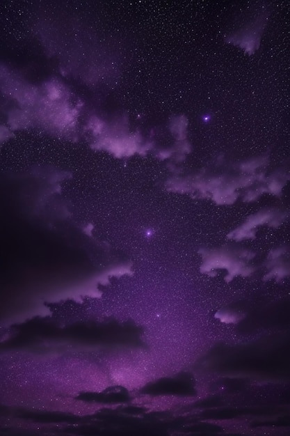 Beau paysage nocturne avec nuages violets et espace au lieu du ciel