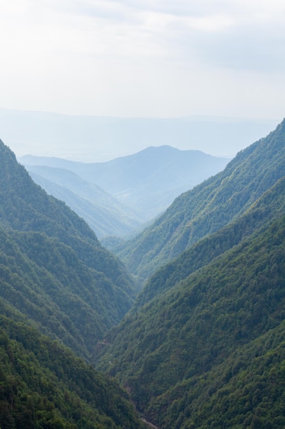 Beau paysage de la région montagneuse de Géorgie, Touchétie. Voyager