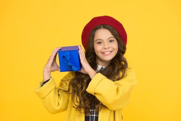 Beau Petit Souvenir Accro Du Shopping De France Paris Esprit Petite Fille Béret Français Joyeux Anniversaire Cadeau Temps De Shopping C'est Pour Vous Joyeuses Fêtes Salutation Fille Parisienne élégante Boîte Cadeau