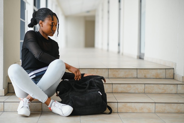 Beau portrait d'étudiante universitaire afro-américaine