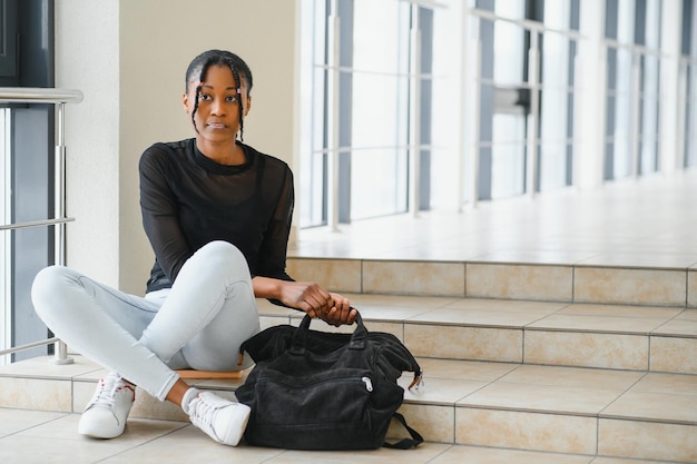 Beau portrait d'étudiante universitaire afro-américaine