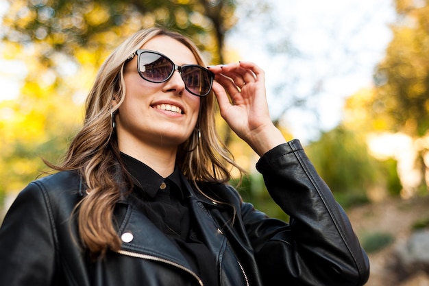 Beau portrait de jeune femme