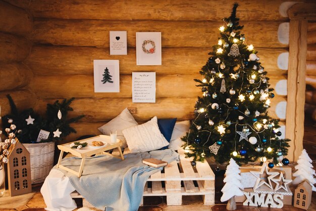 beau salon décoré pour Noël