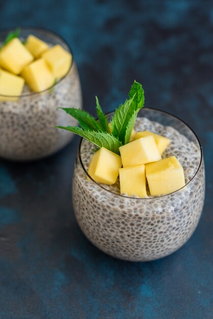 Beau et savoureux dessert à la mangue