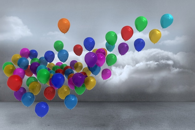 Beaucoup de ballons colorés dans la chambre nuageux