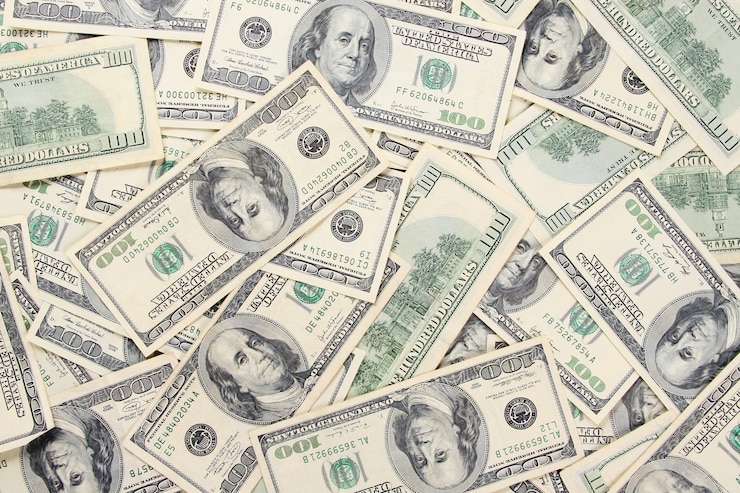 Photo beaucoup de billets verts en dollars américains