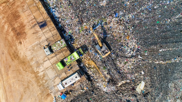 Beaucoup de déchets sont éliminés dans les fosses d&#39;élimination des déchets