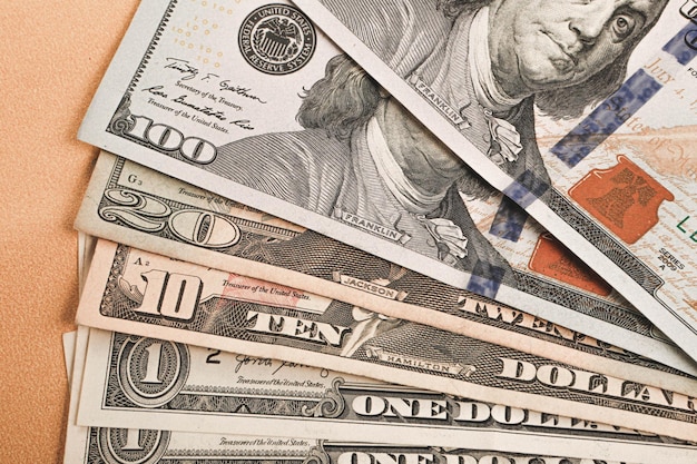 Beaucoup de dollars américains en espèces