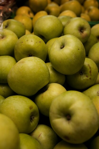 beaucoup de pommes vertes beaucoup de pommes vertes fraîches colorées vue de dessus fond de pommes vertes