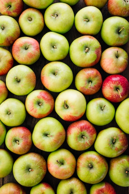 Beaucoup de pommes vertes fraîches, vue de dessus