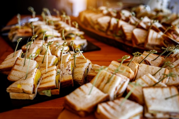 Beaucoup de snacks sandwichs sur la restauration événementielle.