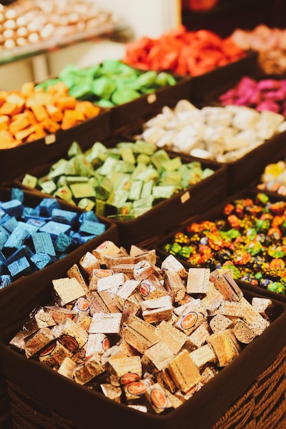 beaucoup de variétés de pralines au chocolat