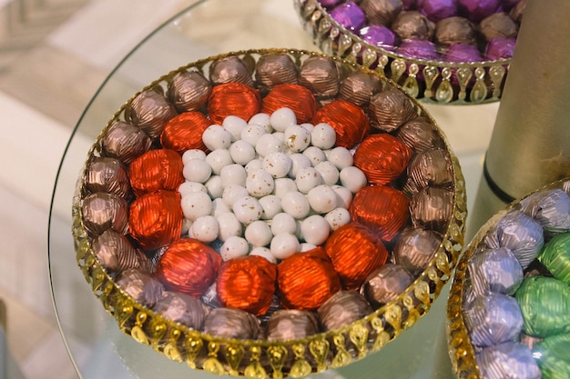 beaucoup de variétés de pralines au chocolat