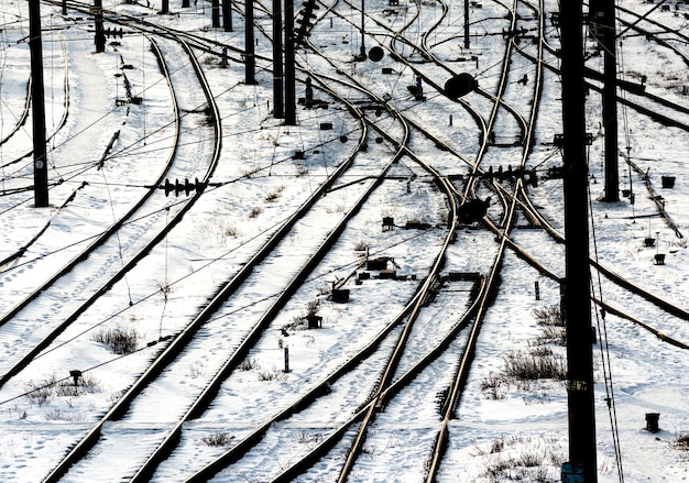 Beaucoup de voies ferrées et de neige
