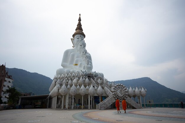 La beauté des images de Bouddha de Wat Phrathat Pha Sorn Kaew Phetchabun Thaïlande