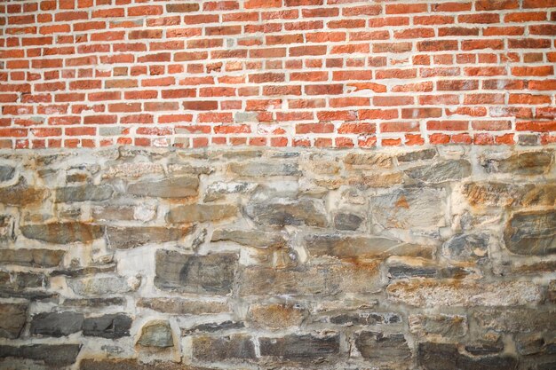 La beauté sauvage de la texture du mur de pierre révèle la force et l'histoire Un symbole de résilience au