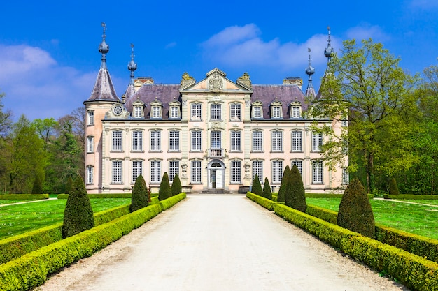 Beaux châteaux médiévaux de Belgique