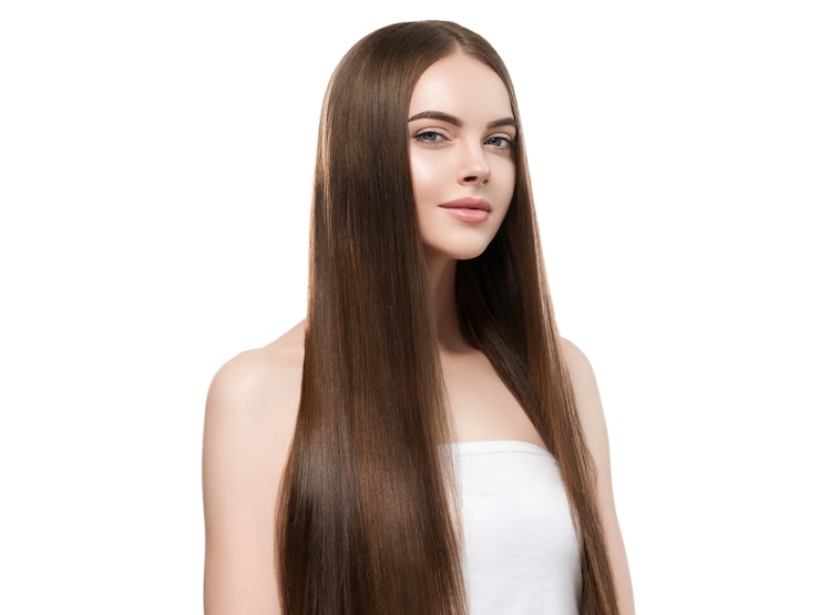 Photo beaux cheveux lisses longue brune beauté femme saine coiffure jeune femme heureuse isolé blanc