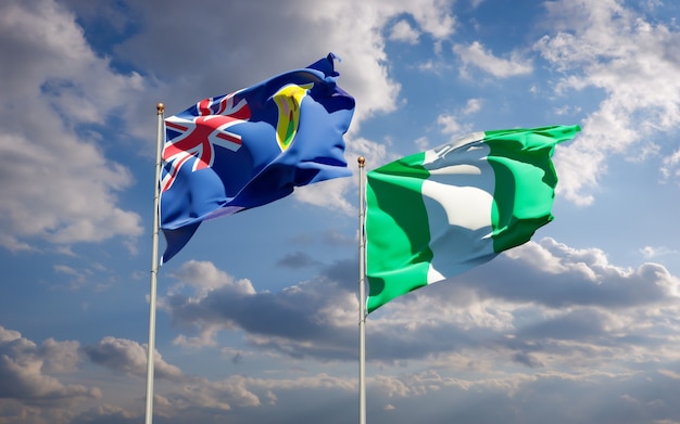 Beaux drapeaux d'état national des îles Turques et Caïques et du Nigéria ensemble sur ciel bleu