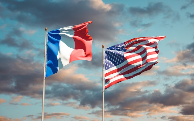 Beaux drapeaux nationaux de la France et des Etats-Unis ensemble