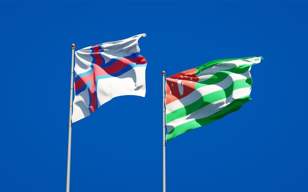 Beaux drapeaux nationaux des îles Féroé et de l'Abkhazie ensemble