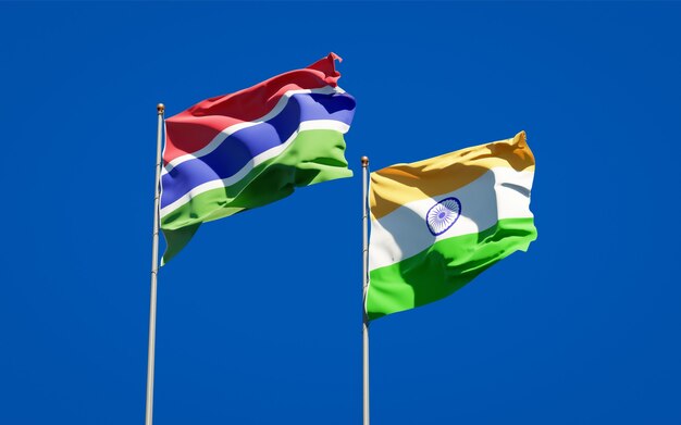 Beaux drapeaux des États nationaux de la Gambie et de l'Inde ensemble