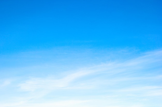 Photo beaux nuages et ciel bleu