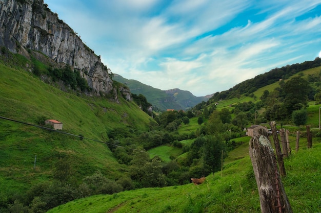 beaux paysages dans les vallées pasiegos cantabrie