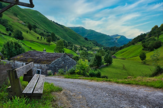 beaux paysages dans les vallées pasiegos cantabrie