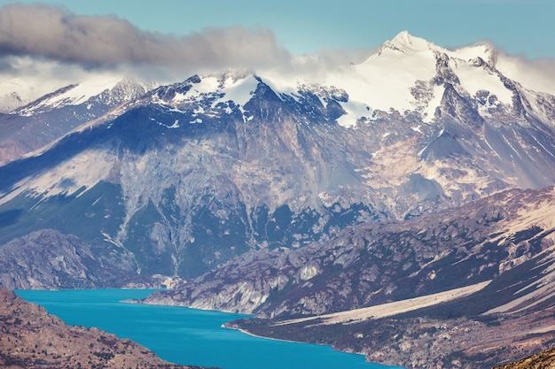 Beaux paysages de montagne en Patagonie. Lac des montagnes en Argentine, en Amérique du Sud.