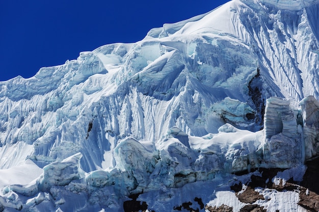 Beaux paysages de montagnes dans la Cordillère Huayhuash, Pérou, Amérique du Sud