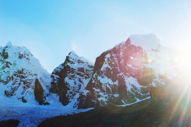 Beaux paysages de montagnes dans la Cordillère Huayhuash, Pérou, Amérique du Sud