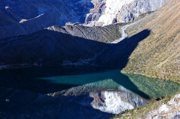 Beaux paysages de montagnes dans la Cordillère Huayhuash, Pérou, Amérique du Sud