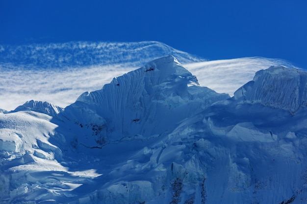 Beaux paysages de montagnes dans la Cordillère Huayhuash, Pérou, Amérique du Sud