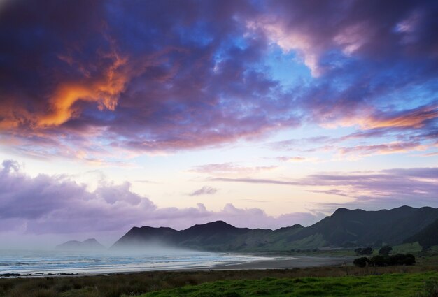 Beaux paysages sur Ocean Beach, en Nouvelle-Zélande.