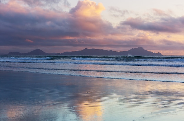 Beaux paysages sur Ocean Beach, en Nouvelle-Zélande.