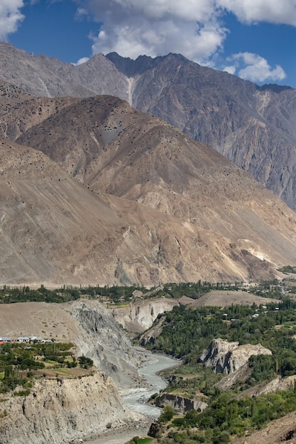 Photo de beaux paysages de la vallée de hunza le long de l'autoroute karakoram gilgit baltistan pakistan