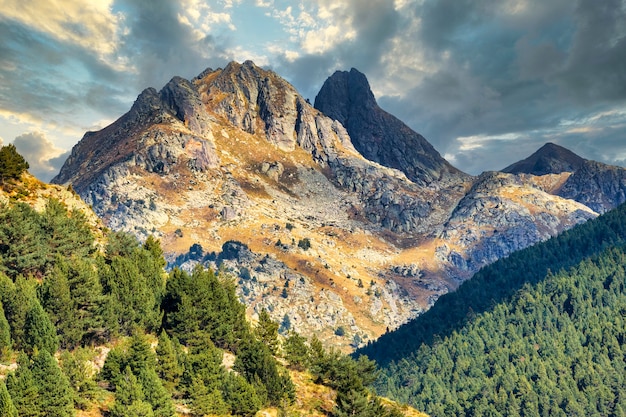 Beaux sommets montagneux d'Andorre (Pyrénées)