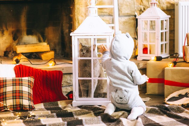 Bébé et chat de Noël