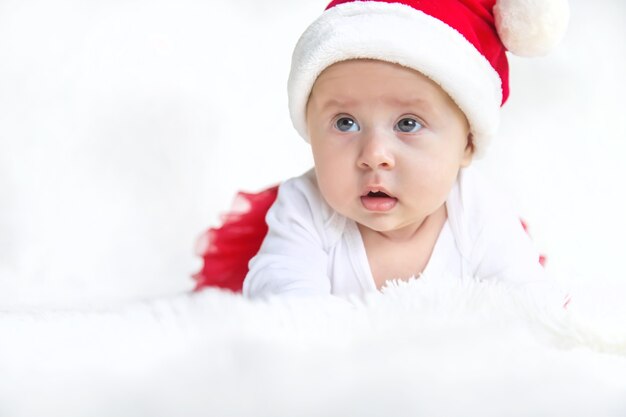 Bébé habillé en Père Noël