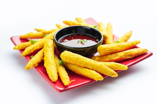 Photo bébé maïs frit croustillant pakoda pakora ou beignets de maïs bébé servis avec du ketchup cuisine indienne