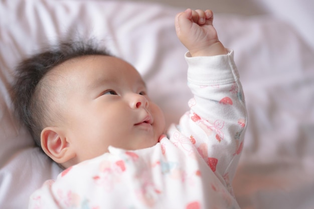 Bébé reconnaît les mains