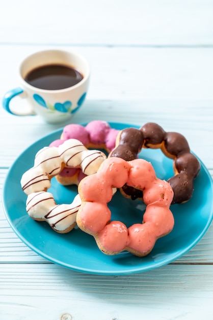 beignet avec café noir